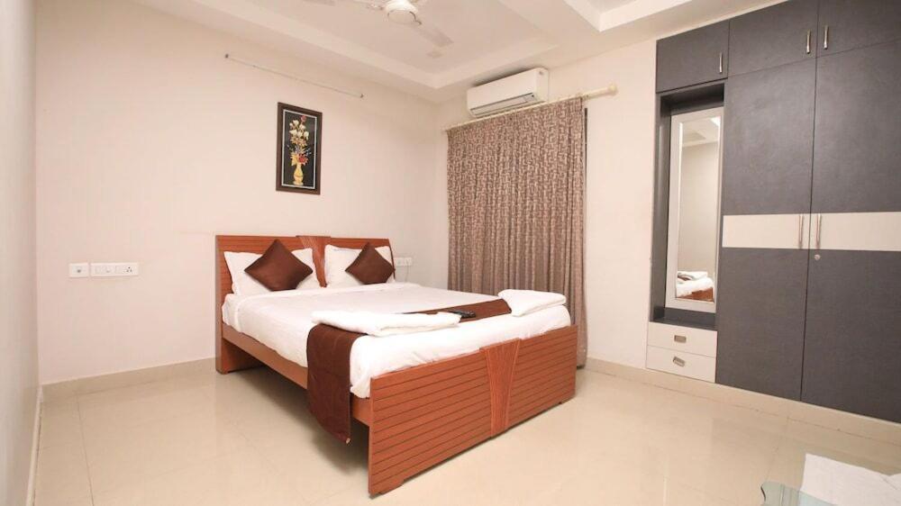 R-Hotels Rithikha Inn Porur Chennai Exterior photo