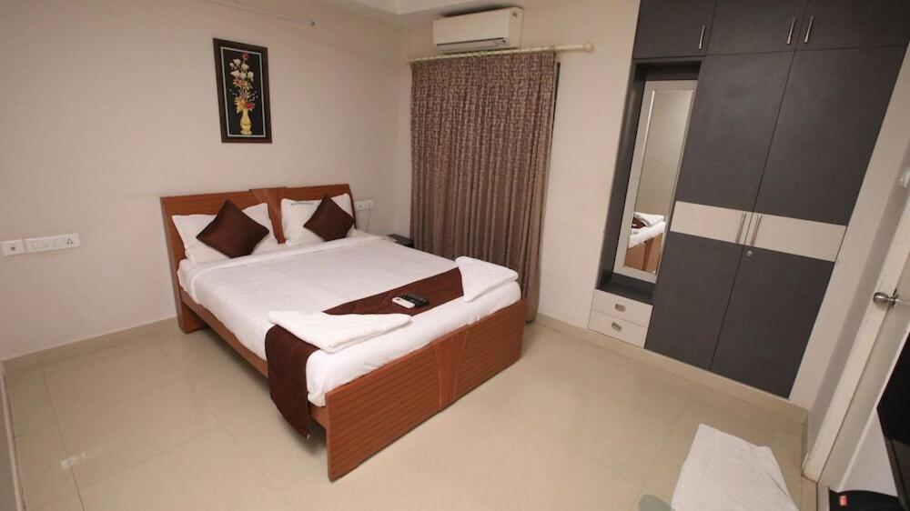 R-Hotels Rithikha Inn Porur Chennai Exterior photo